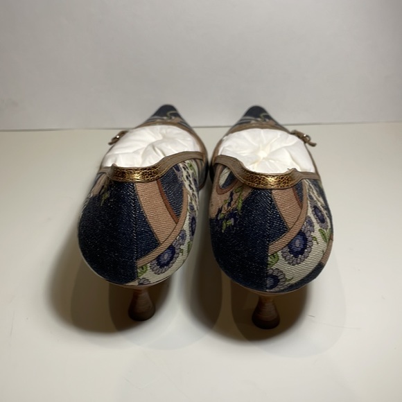 Salvatore Ferragamo Anversa Pumps - Picture 4 of 6